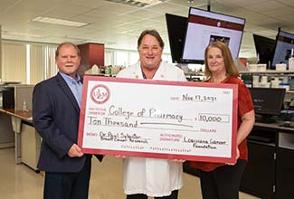 Louisiana Cancer Foundation donates $10,000 to breast cancer research of ULM