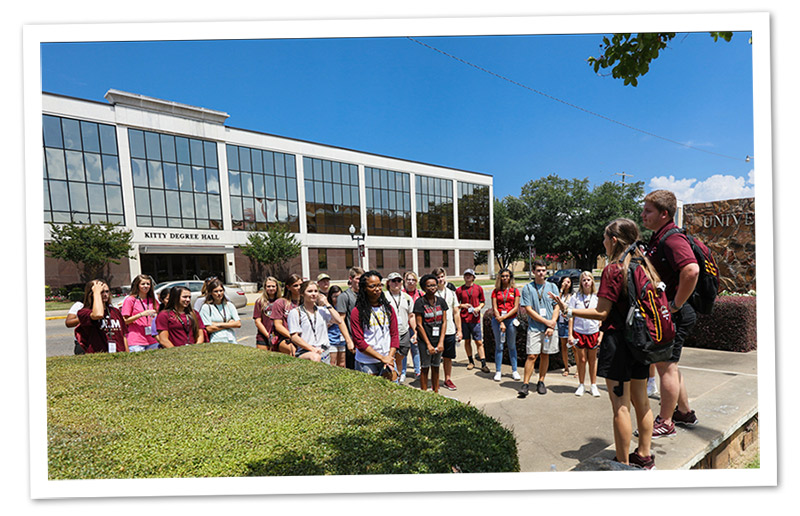 campus tour group photo outside